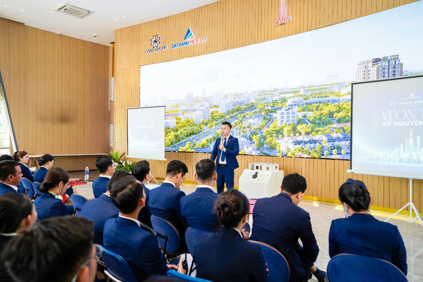 Tân Tổng Giám đốc Đất xanh Miền tây dẫn dắt đội ngũ vươn tầm kỷ nguyên mới- Ảnh 2. Tân Tổng Giám đốc Đất xanh Miền tây dẫn dắt đội ngũ vươn tầm kỷ nguyên mới- Ảnh 2.