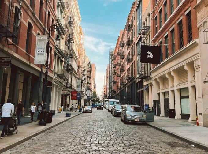 Từ SoHo, Ginza đến Giảng Võ: Hà Nội gọi tên biểu tượng giao thương mới- Ảnh 1. Từ SoHo, Ginza đến Giảng Võ: Hà Nội gọi tên biểu tượng giao thương mới- Ảnh 1.