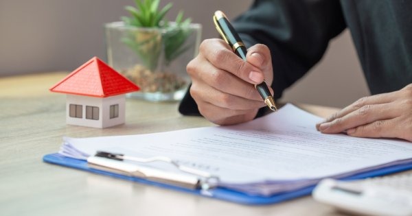 Kể từ nay, không sang tên sổ đỏ khi được tặng cho nhà đất sẽ bị phạt rất nặng- Ảnh 1. Kể từ nay, không sang tên sổ đỏ khi được tặng cho nhà đất sẽ bị phạt rất nặng- Ảnh 1.