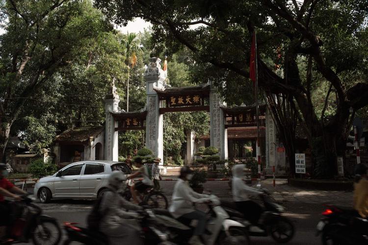 Khám phá phố Chùa Láng: vị trí, tiện ích và các dự án bất động sản nổi bật- Ảnh 3.