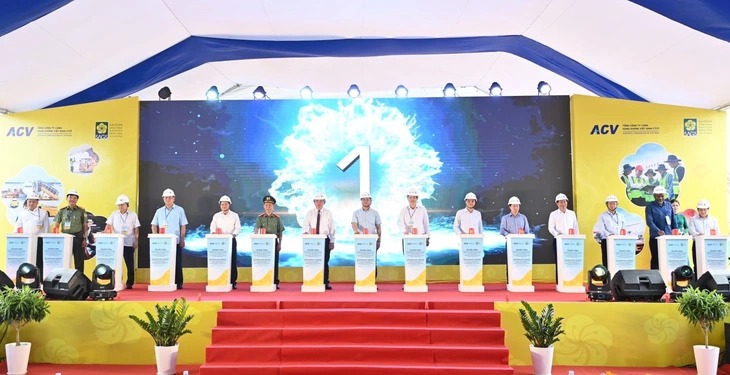 Hình ảnh tại lễ khởi công. Nguồn ảnh: Báo Tuổi trẻ Hình ảnh tại lễ khởi công. Nguồn ảnh: Báo Tuổi trẻ