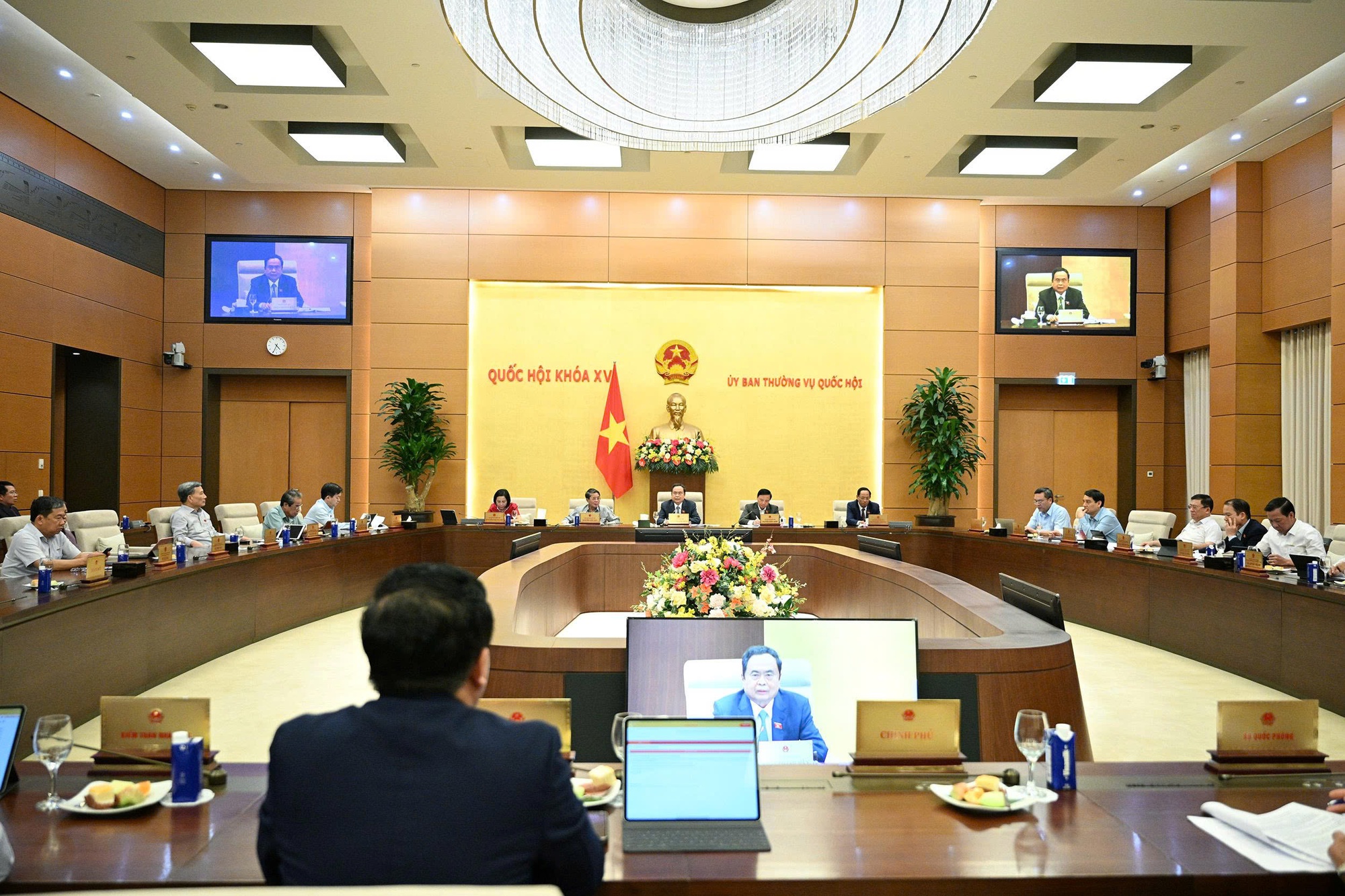 Chủ tịch Quốc hội: Đơn giản hóa thủ tục hành chính mạnh mẽ hơn nữa để thủ tục cấp phép xây dựng nhà ở xã hội nhanh chóng
- Ảnh 1. Chủ tịch Quốc hội: Đơn giản hóa thủ tục hành chính mạnh mẽ hơn nữa để thủ tục cấp phép xây dựng nhà ở xã hội nhanh chóng
- Ảnh 1.
