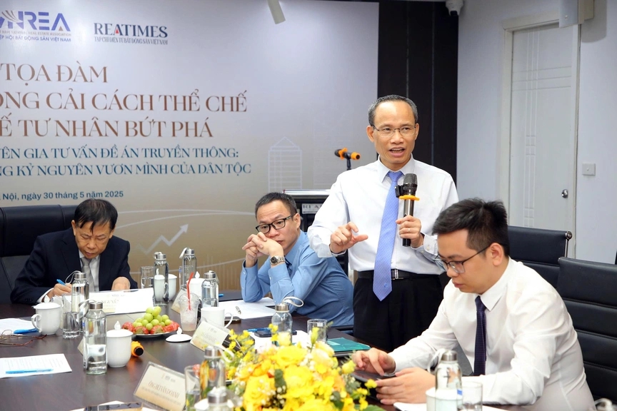 TS. Cấn Văn Lực: Cần thực thi mạnh mẽ các Nghị quyết để kinh tế tư nhân vươn lên dẫn dắt- Ảnh 2. TS. Cấn Văn Lực: Cần thực thi mạnh mẽ các Nghị quyết để kinh tế tư nhân vươn lên dẫn dắt- Ảnh 2.