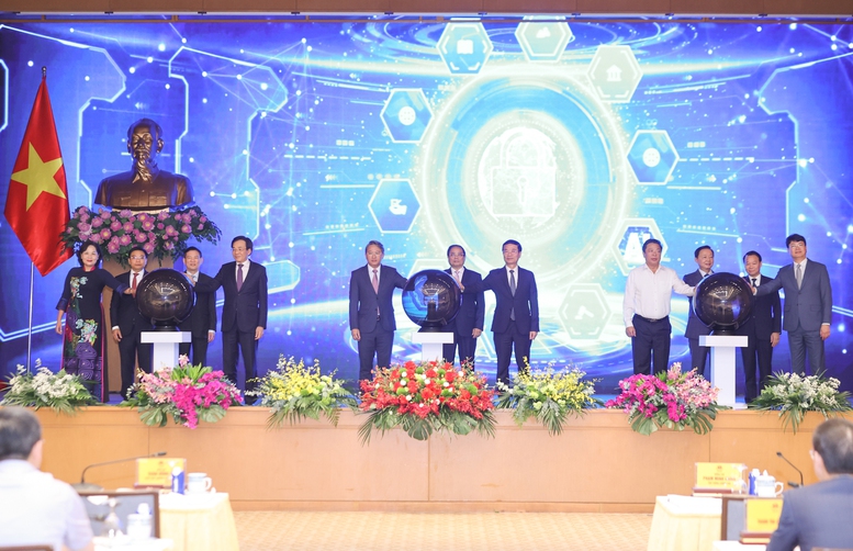Thủ tướng Phạm Minh Chính khai trương Cổng Pháp luật quốc gia- Ảnh 1. Thủ tướng Phạm Minh Chính khai trương Cổng Pháp luật quốc gia- Ảnh 1.