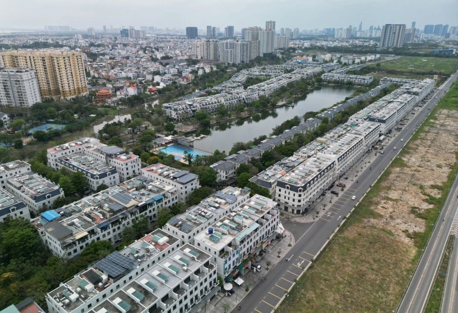 TP.HCM: Giá cao, lệch pha cung cầu kéo thanh khoản biệt thự, liền kề xuống thấp
- Ảnh 1. TP.HCM: Giá cao, lệch pha cung cầu kéo thanh khoản biệt thự, liền kề xuống thấp
- Ảnh 1.