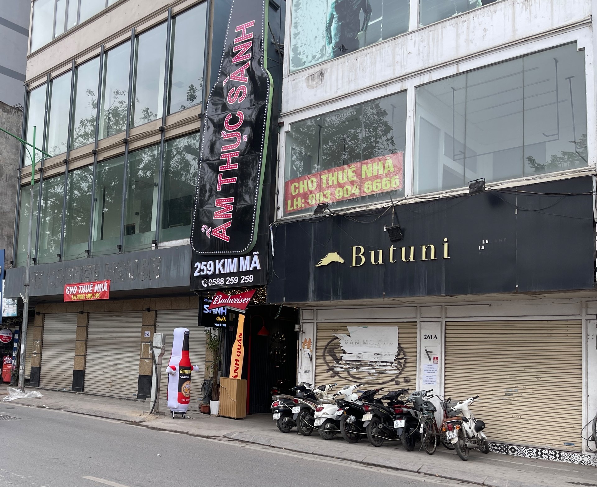 Nhà phố Hà Nội ế khách thuê: Đất vàng trăm triệu/m2 bỏ không cả loạt
- Ảnh 3. Nhà phố Hà Nội ế khách thuê: Đất vàng trăm triệu/m2 bỏ không cả loạt
- Ảnh 3.