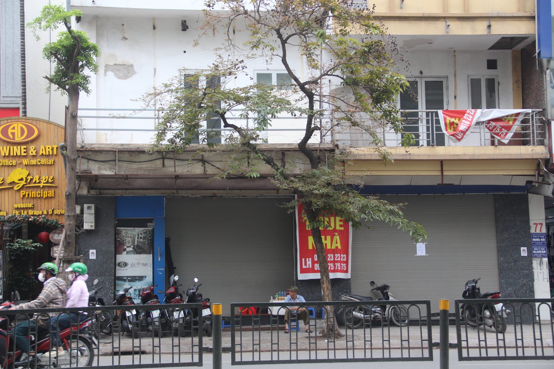 Nhà phố Hà Nội ế khách thuê: Đất vàng trăm triệu/m2 bỏ không cả loạt
- Ảnh 1. Nhà phố Hà Nội ế khách thuê: Đất vàng trăm triệu/m2 bỏ không cả loạt
- Ảnh 1.
