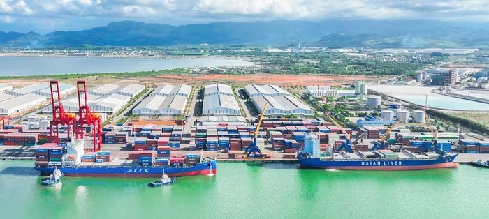 Thành phố sau sáp nhập lớn nhất Việt Nam làm dự án tuyến luồng cửa biển 8.500 tỷ đón tàu khổng lồ 50.000 tấn- Ảnh 1. Thành phố sau sáp nhập lớn nhất Việt Nam làm dự án tuyến luồng cửa biển 8.500 tỷ đón tàu khổng lồ 50.000 tấn- Ảnh 1.