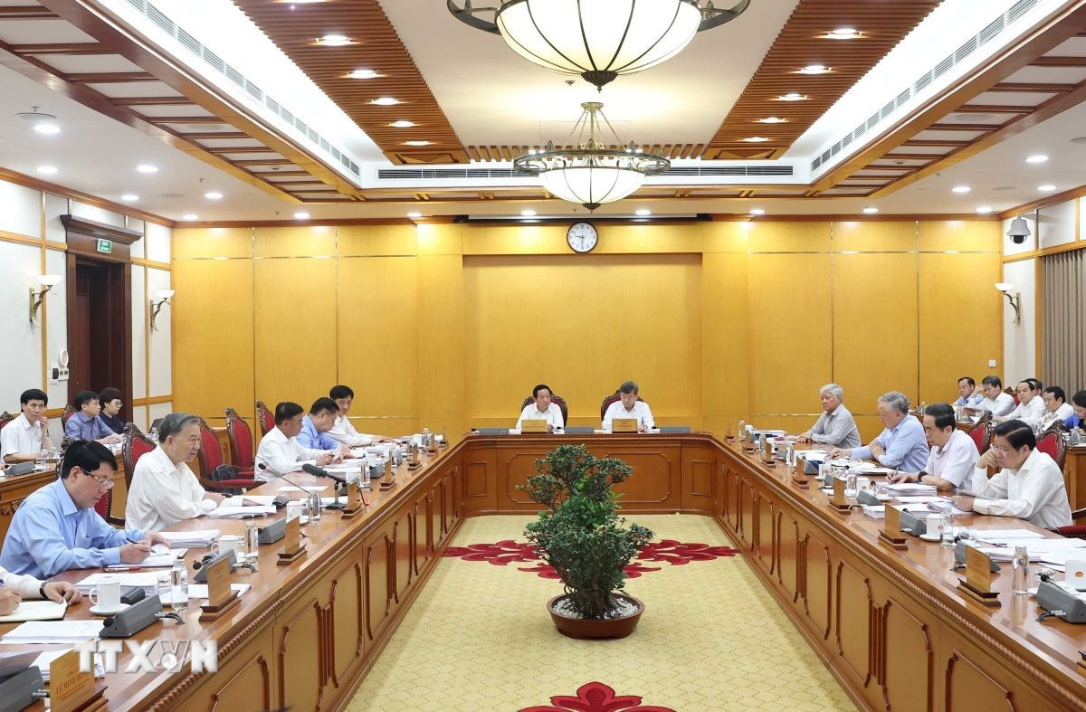 Thông báo chủ trương về dự kiến nhân sự chủ chốt các địa phương sau sáp nhập- Ảnh 1. Thông báo chủ trương về dự kiến nhân sự chủ chốt các địa phương sau sáp nhập- Ảnh 1.