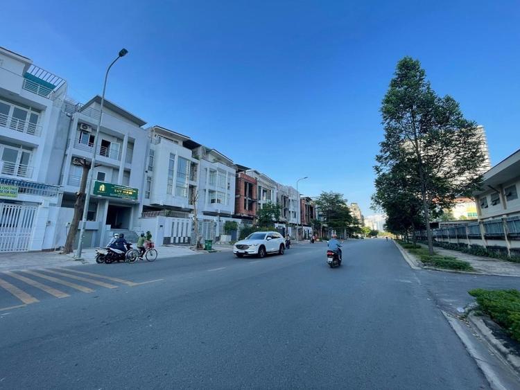 Nhà phố trung tâm TP.HCM là kênh tích sản đường dài- Ảnh 1.