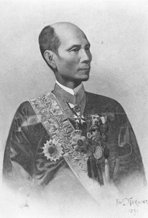 Ngôi mộ chôn đứng tồn tại hơn trăm năm giữa lòng miền Tây mang theo lời trăng trối cao ngạo của tổng đốc nổi tiếng bạo tàn: Kiến trúc lạ kỳ được bao quanh bởi 12 trụ đá- Ảnh 4. Ngôi mộ chôn đứng tồn tại hơn trăm năm giữa lòng miền Tây mang theo lời trăng trối cao ngạo của tổng đốc nổi tiếng bạo tàn: Kiến trúc lạ kỳ được bao quanh bởi 12 trụ đá- Ảnh 4.