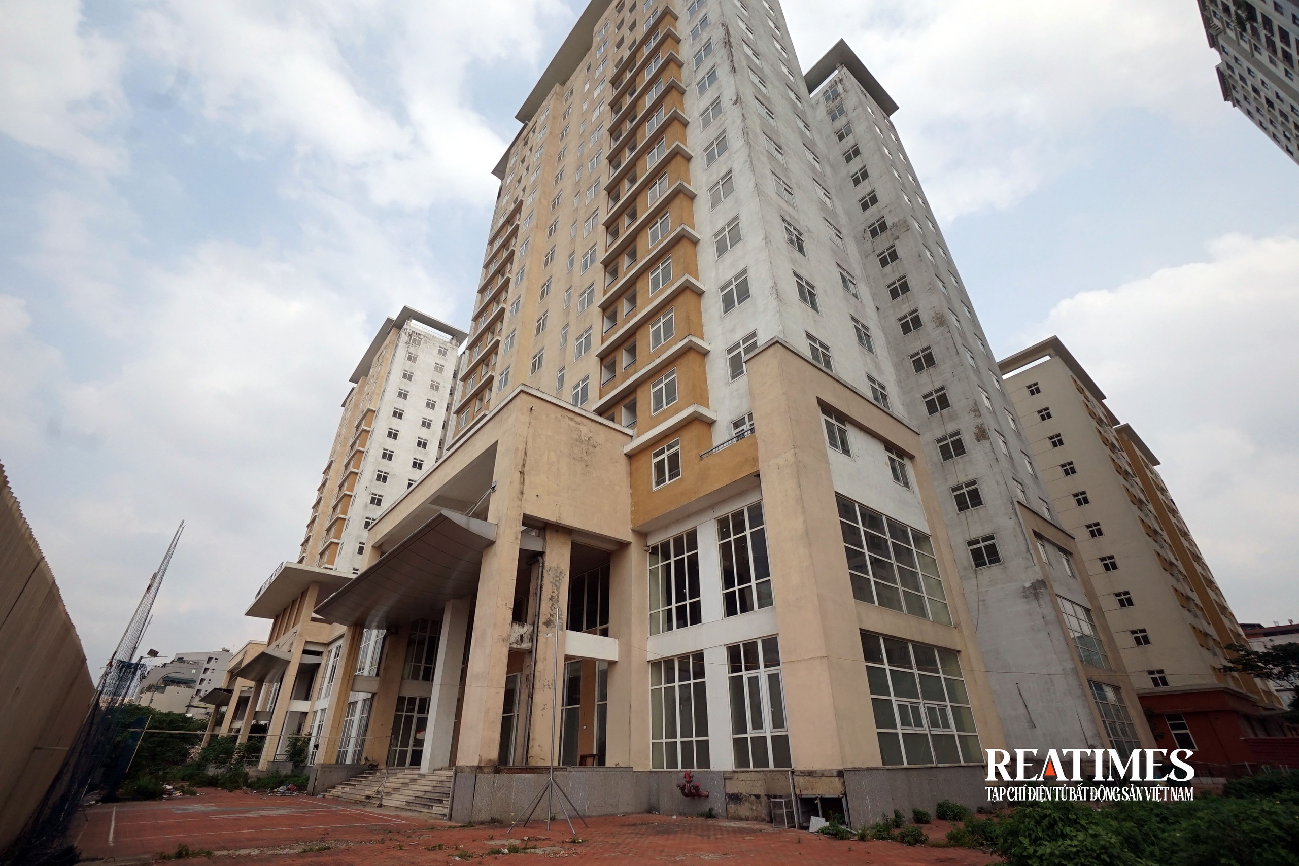 Hà Nội: Khu tái định cư Xuân La bỏ hoang nhiều năm được rao bán 60 triệu đồng/m2