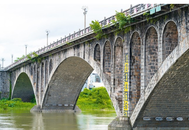 Cây cầu vòm đá duy nhất đất nước: Được nữ kiến trúc sư người Pháp thiết kế, công nhân Việt Nam – Trung Quốc phối hợp xây dựng trong vòng 2 năm- Ảnh 1. Cây cầu vòm đá duy nhất đất nước: Được nữ kiến trúc sư người Pháp thiết kế, công nhân Việt Nam – Trung Quốc phối hợp xây dựng trong vòng 2 năm- Ảnh 1.