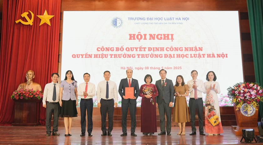 PGS.TS Tô Văn Hòa được giao giữ Quyền Hiệu trưởng Trường Đại học Luật Hà Nội- Ảnh 2. PGS.TS Tô Văn Hòa được giao giữ Quyền Hiệu trưởng Trường Đại học Luật Hà Nội- Ảnh 2.