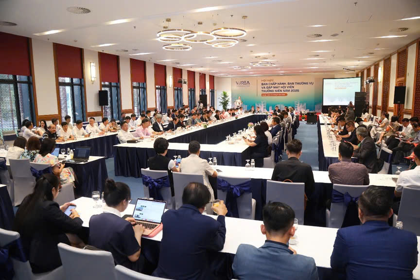 Hội nghị Ban Chấp hành, Ban Thường vụ VNREA 2025: Nhận diện triển vọng và thách thức để bước vào kỷ nguyên mới- Ảnh 3. Hội nghị Ban Chấp hành, Ban Thường vụ VNREA 2025: Nhận diện triển vọng và thách thức để bước vào kỷ nguyên mới- Ảnh 3.