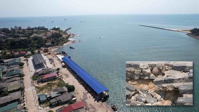 Khó tin: Cảng cá lớn bậc nhất tỉnh Quảng Trị vừa nâng cấp xong đã hư hỏng- Ảnh 1. Khó tin: Cảng cá lớn bậc nhất tỉnh Quảng Trị vừa nâng cấp xong đã hư hỏng- Ảnh 1.