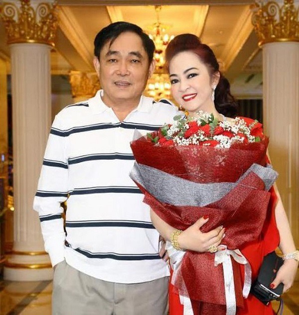 Biệt thự 2.400m2 dát vàng của vợ chồng bà Nguyễn Phương Hằng: Mang tên riêng với kiến trúc châu Âu giữa lòng TP- Ảnh 6. Biệt thự 2.400m2 dát vàng của vợ chồng bà Nguyễn Phương Hằng: Mang tên riêng với kiến trúc châu Âu giữa lòng TP- Ảnh 6.
