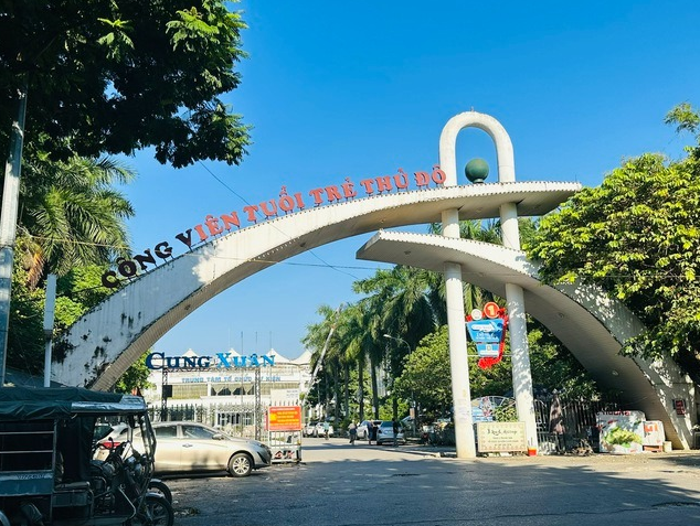 Công viên có nhiều công trình vi phạm quy hoạch dự kiến sẽ đổi tên- Ảnh 1. Công viên có nhiều công trình vi phạm quy hoạch dự kiến sẽ đổi tên- Ảnh 1.