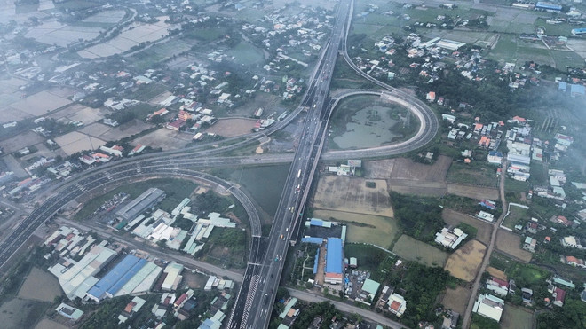 TP.HCM và Long An hợp lực phát triển hạ tầng liên vùng: Cơ hội vàng cho BĐS Tây Bắc- Ảnh 1. TP.HCM và Long An hợp lực phát triển hạ tầng liên vùng: Cơ hội vàng cho BĐS Tây Bắc- Ảnh 1.