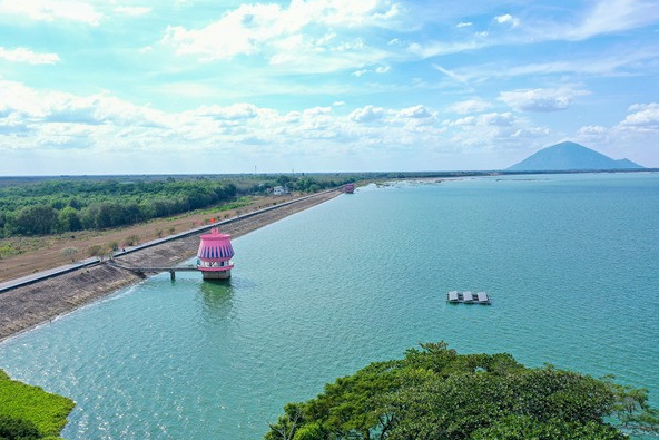 Việt Nam sắp có 2 khu du lịch sinh thái quy mô gần 700ha, đều tọa lạc ngay gần hồ nhân tạo lớn gấp 2.000 lần hồ Gươm- Ảnh 1.