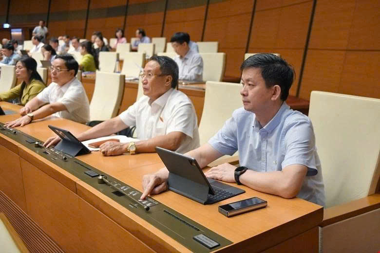 Đại biểu tán thành Luật Thuế thu nhập doanh nghiệp (sửa đổi) với tỷ lệ 94,56%- Ảnh 1. Đại biểu tán thành Luật Thuế thu nhập doanh nghiệp (sửa đổi) với tỷ lệ 94,56%- Ảnh 1.