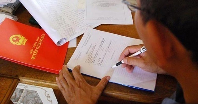 Theo Luật mới nhất, sau khi sáp nhập tỉnh thành, người dân được dùng giấy tờ cũ trong bao lâu?- Ảnh 1. Theo Luật mới nhất, sau khi sáp nhập tỉnh thành, người dân được dùng giấy tờ cũ trong bao lâu?- Ảnh 1.