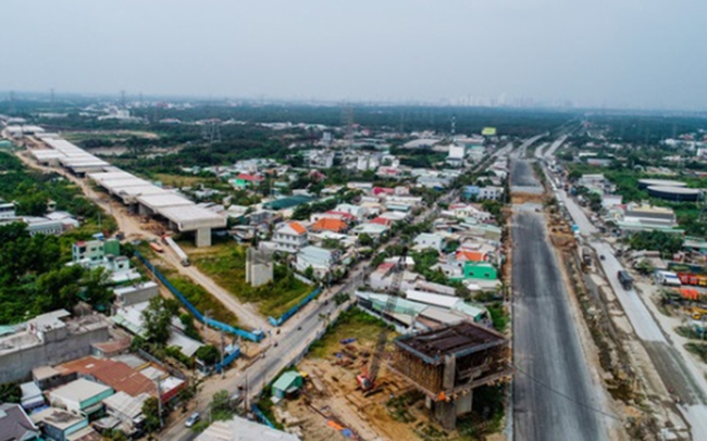 Long An: Cuộc cạnh tranh bán hàng liệu có đưa thị trường bất động sản lên cơn sốt ?- Ảnh 2. Long An: Cuộc cạnh tranh bán hàng liệu có đưa thị trường bất động sản lên cơn sốt ?- Ảnh 2.