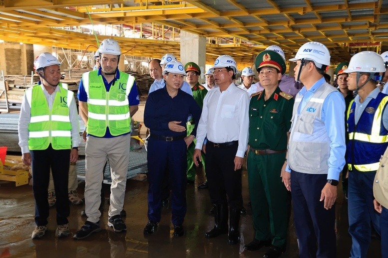 Phó Thủ tướng chỉ đạo đưa siêu sân bay lớn nhất Việt Nam về đích đúng tiến độ- Ảnh 1. Phó Thủ tướng chỉ đạo đưa siêu sân bay lớn nhất Việt Nam về đích đúng tiến độ- Ảnh 1.