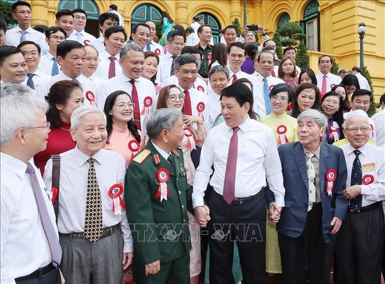 Chủ tịch nước: Báo chí phải luôn là người đồng hành tỉnh táo và tin cậy cùng đất nước bước vào kỷ nguyên mới- Ảnh 2. Chủ tịch nước: Báo chí phải luôn là người đồng hành tỉnh táo và tin cậy cùng đất nước bước vào kỷ nguyên mới- Ảnh 2.