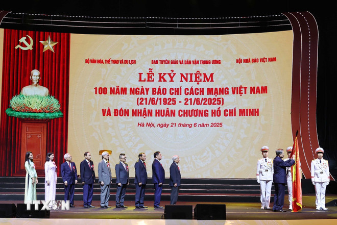 Tổng Bí thư: Báo chí cách mạng Việt Nam phải tiếp tục vươn mình mạnh mẽ, khẳng định vai trò tiên phong- Ảnh 2. Tổng Bí thư: Báo chí cách mạng Việt Nam phải tiếp tục vươn mình mạnh mẽ, khẳng định vai trò tiên phong- Ảnh 2.