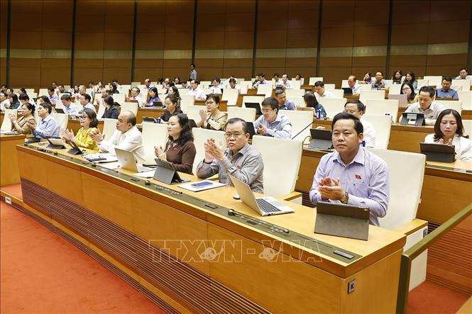 Quốc hội thông qua nhiều luật sửa đổi, nghị quyết quan trọng- Ảnh 2. Quốc hội thông qua nhiều luật sửa đổi, nghị quyết quan trọng- Ảnh 2.
