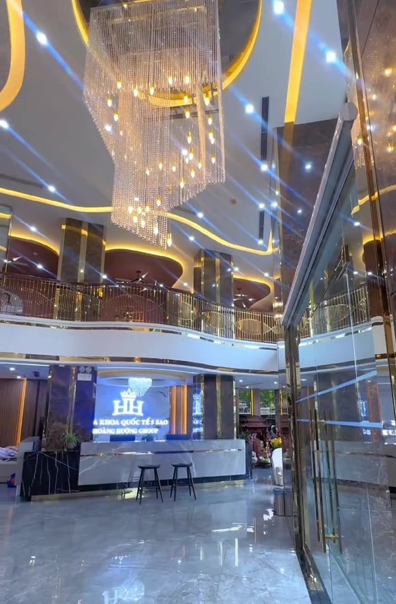 Soi BĐS trăm tỷ của 'thánh scandal' Hoàng Hường: Căn nhà từng rải đầy tiền đang có dấu hiệu lạ- Ảnh 4. Soi BĐS trăm tỷ của 'thánh scandal' Hoàng Hường: Căn nhà từng rải đầy tiền đang có dấu hiệu lạ- Ảnh 4.