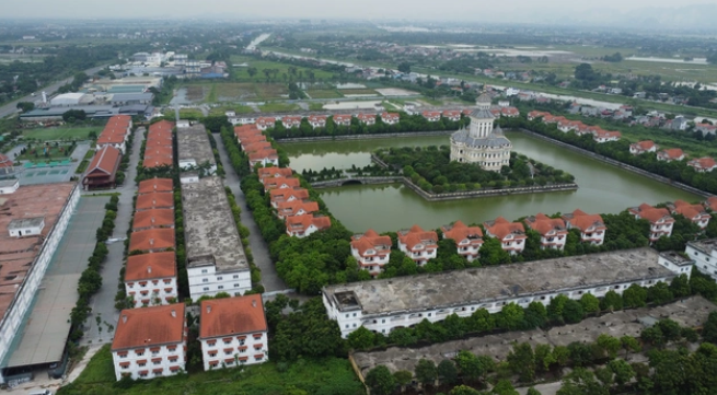 Cảnh hoang vắng tại ngôi trường đại học hơn 10ha vừa bị Bộ Giáo dục đình chỉ hoạt động- Ảnh 3. Cảnh hoang vắng tại ngôi trường đại học hơn 10ha vừa bị Bộ Giáo dục đình chỉ hoạt động- Ảnh 3.