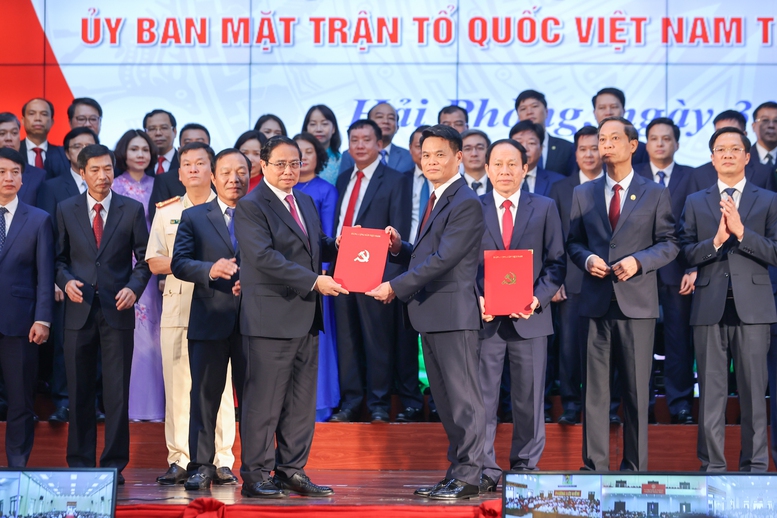 Thủ tướng: Hải Phòng (mới) gương mẫu, đi đầu xây dựng thành phố XHCN trong kỷ nguyên mới- Ảnh 4. Thủ tướng: Hải Phòng (mới) gương mẫu, đi đầu xây dựng thành phố XHCN trong kỷ nguyên mới- Ảnh 4.