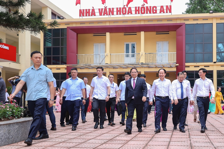 Thủ tướng: Tuyệt đối không để người dân "sợ hay ngại" khi đến cơ quan công quyền- Ảnh 1. Thủ tướng: Tuyệt đối không để người dân "sợ hay ngại" khi đến cơ quan công quyền- Ảnh 1.