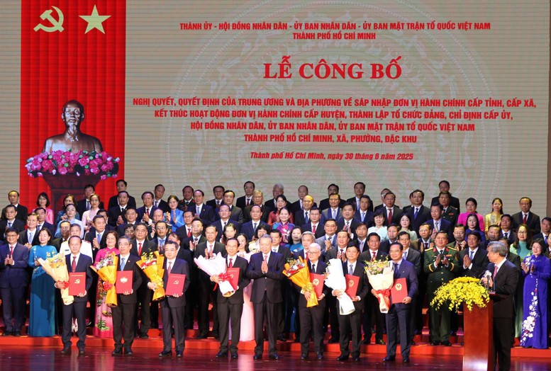 Toàn văn phát biểu của Tổng Bí thư Tô Lâm với nhân dân TP.HCM và thông điệp gửi nhân dân cả nước- Ảnh 3. Toàn văn phát biểu của Tổng Bí thư Tô Lâm với nhân dân TP.HCM và thông điệp gửi nhân dân cả nước- Ảnh 3.