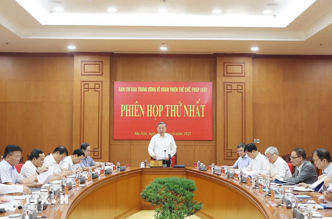 Tổng Bí thư: Hoàn thiện thể chế pháp luật phải mở đường cho kiến tạo phát triển- Ảnh 2. Tổng Bí thư: Hoàn thiện thể chế pháp luật phải mở đường cho kiến tạo phát triển- Ảnh 2.