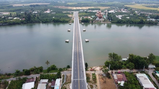 Chiêm ngưỡng cây cầu bắc qua con sông nội địa dài nhất Việt Nam, nối liền 2 tỉnh giàu nhất cả nước- Ảnh 2. Chiêm ngưỡng cây cầu bắc qua con sông nội địa dài nhất Việt Nam, nối liền 2 tỉnh giàu nhất cả nước- Ảnh 2.