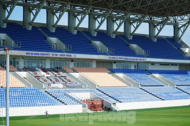 Sân vận động 20.000 chỗ ngồi lớn nhất thành phố đáng sống nhất Việt Nam 'lên đời' thành sân đẹp nhất đất nước trước ngày đón dàn sao huyền thoại MU
- Ảnh 2. Sân vận động 20.000 chỗ ngồi lớn nhất thành phố đáng sống nhất Việt Nam 'lên đời' thành sân đẹp nhất đất nước trước ngày đón dàn sao huyền thoại MU
- Ảnh 2.