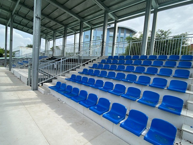 Trường đại học ở miền Tây có sân vận động tiền tỷ, đúng tiêu chuẩn FIFA- Ảnh 2. Trường đại học ở miền Tây có sân vận động tiền tỷ, đúng tiêu chuẩn FIFA- Ảnh 2.