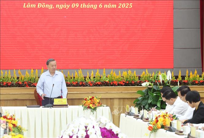 Tổng Bí thư Tô Lâm: Tỉnh Lâm Đồng mới khẩn trương xây dựng lại quy hoạch tổng thể phát triển kinh tế - xã hội giai đoạn mới- Ảnh 2. Tổng Bí thư Tô Lâm: Tỉnh Lâm Đồng mới khẩn trương xây dựng lại quy hoạch tổng thể phát triển kinh tế - xã hội giai đoạn mới- Ảnh 2.