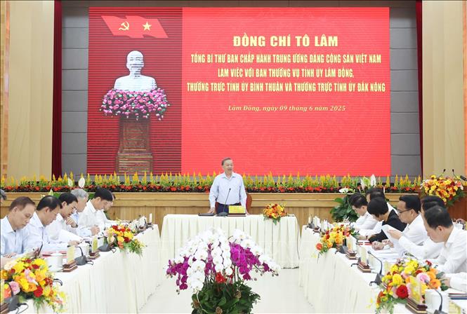 Tổng Bí thư Tô Lâm: Tỉnh Lâm Đồng mới khẩn trương xây dựng lại quy hoạch tổng thể phát triển kinh tế - xã hội giai đoạn mới- Ảnh 3. Tổng Bí thư Tô Lâm: Tỉnh Lâm Đồng mới khẩn trương xây dựng lại quy hoạch tổng thể phát triển kinh tế - xã hội giai đoạn mới- Ảnh 3.