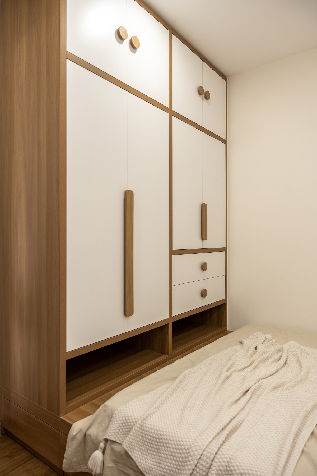 Đưa bếp vào trung tâm căn hộ 61 m2 với 200 triệu đồng- Ảnh 12. Đưa bếp vào trung tâm căn hộ 61 m2 với 200 triệu đồng- Ảnh 12.