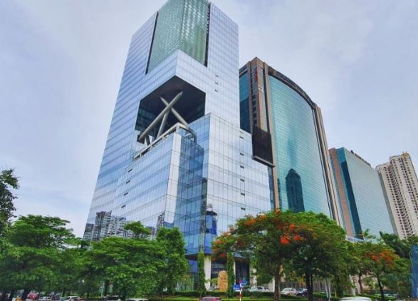 Tòa tháp 'xiên đinh' nổi tiếng giữa lòng TP: Sở hữu 3 mặt tiền đắt giá, bao quanh bởi quảng trường đi bộ- Ảnh 2.