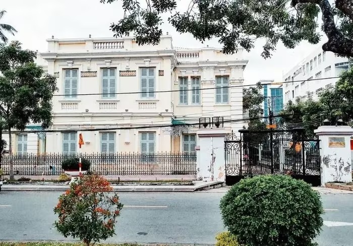 Dinh thự của vị công tử từng tiêu hết 5 tấn vàng: Hơn 100 năm vẫn lộng lẫy, không gian sống chứng minh cho cuộc sống xa xỉ- Ảnh 1. Dinh thự của vị công tử từng tiêu hết 5 tấn vàng: Hơn 100 năm vẫn lộng lẫy, không gian sống chứng minh cho cuộc sống xa xỉ- Ảnh 1.