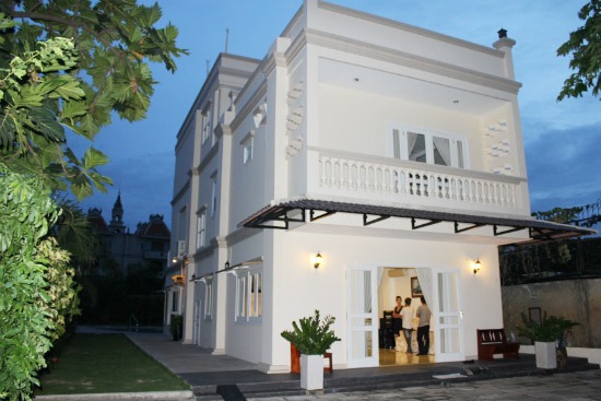 Tòa bạch dinh sang trọng hơn 3.000m2 của 'nữ hoàng ảnh lịch' Diễm My: Nằm đắc địa ven dòng sông biểu tượng, mang đậm phong cách Địa Trung Hải- Ảnh 4. Tòa bạch dinh sang trọng hơn 3.000m2 của 'nữ hoàng ảnh lịch' Diễm My: Nằm đắc địa ven dòng sông biểu tượng, mang đậm phong cách Địa Trung Hải- Ảnh 4.