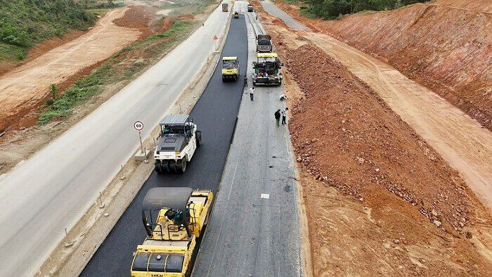 Cao tốc 2.100 tỷ dự kiến ‘về đích’ sau 1 tháng nữa: Người dân ngăn cản thi công- Ảnh 2.