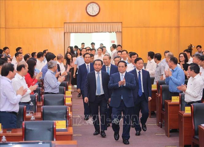 Thủ tướng Phạm Minh Chính trao Quyết định bổ nhiệm quyền Bộ trưởng Bộ Nông nghiệp và Môi trường- Ảnh 1. Thủ tướng Phạm Minh Chính trao Quyết định bổ nhiệm quyền Bộ trưởng Bộ Nông nghiệp và Môi trường- Ảnh 1.