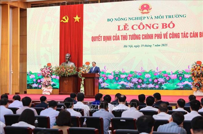 Thủ tướng Phạm Minh Chính trao Quyết định bổ nhiệm quyền Bộ trưởng Bộ Nông nghiệp và Môi trường- Ảnh 7. Thủ tướng Phạm Minh Chính trao Quyết định bổ nhiệm quyền Bộ trưởng Bộ Nông nghiệp và Môi trường- Ảnh 7.