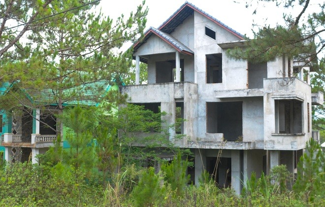 ‘Đà Lạt thứ 2’ của Tây Nguyên la liệt biệt thự bỏ hoang: Nhiều lô đất đã được phép giao dịch- Ảnh 2.
